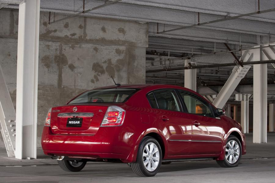  Nissan Sentra 2010 года  (фото 26 из 68)